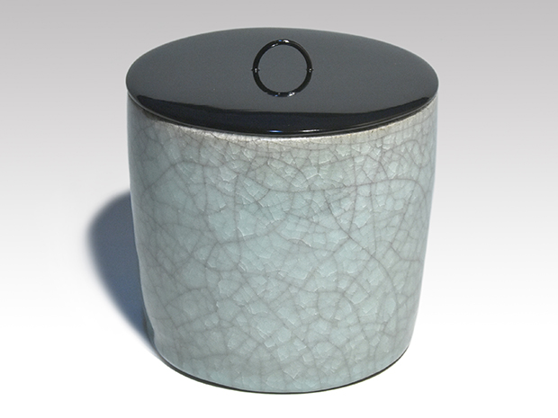 清水卯一（作） 青磁貫入水指 共箱 誂え蓋付 | 古美術ささき