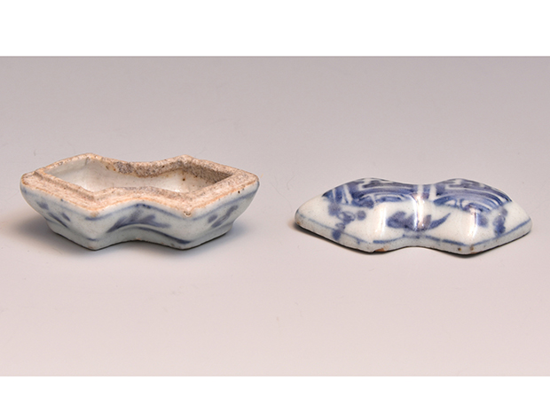 形物香合 染附 角繋 明時代末 | 古美術ささき