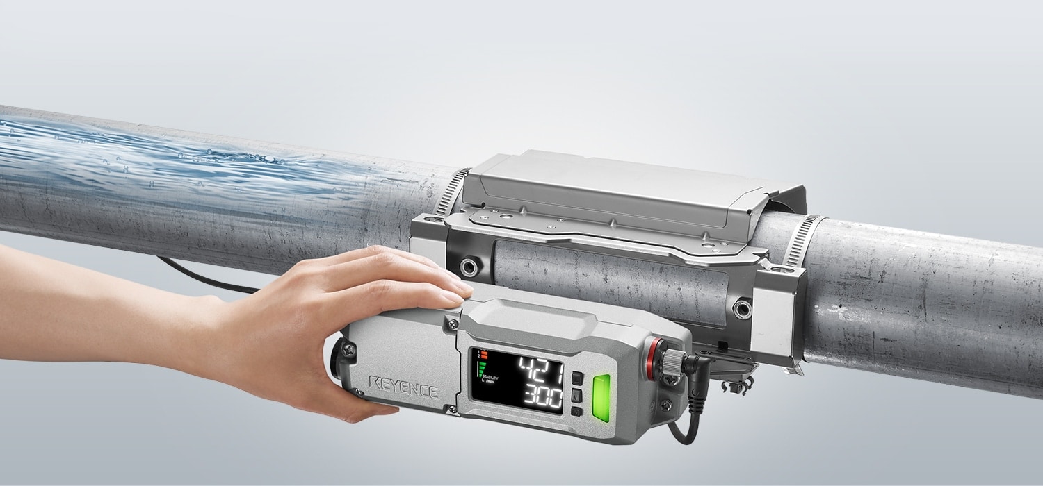 配管を切らない クランプオン式流量計 | キーエンス