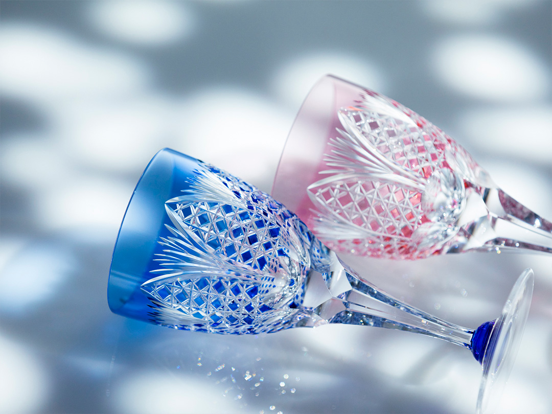 江戸切子 ペアワイングラス＜笹っ葉に四角籠目紋＞ | カガミクリスタル