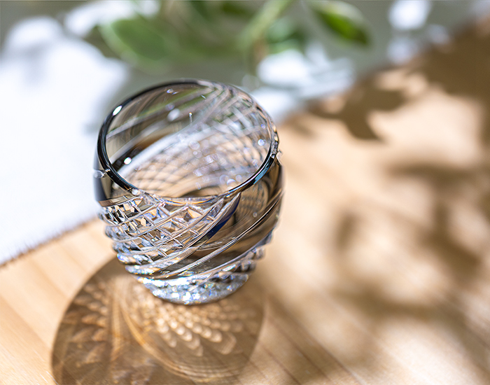 江戸切子 冷酒杯＜魚子流し紋＞ | カガミクリスタル