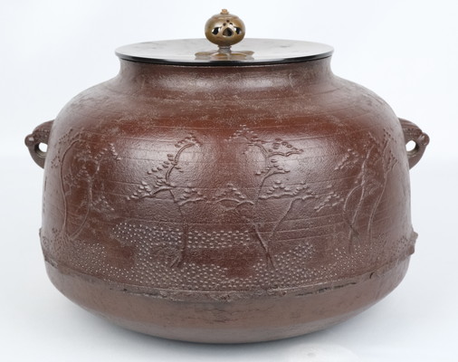 栗山園オンライン通販部 / 【出物】 芦屋写浜松文真形釜 加藤了三