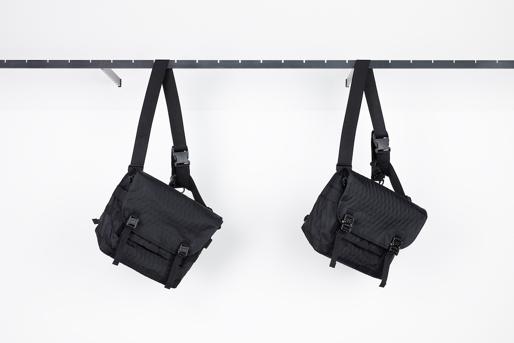 バッグジャックの歴史上、存在しなかったサイズのメッセンジャーバッグ