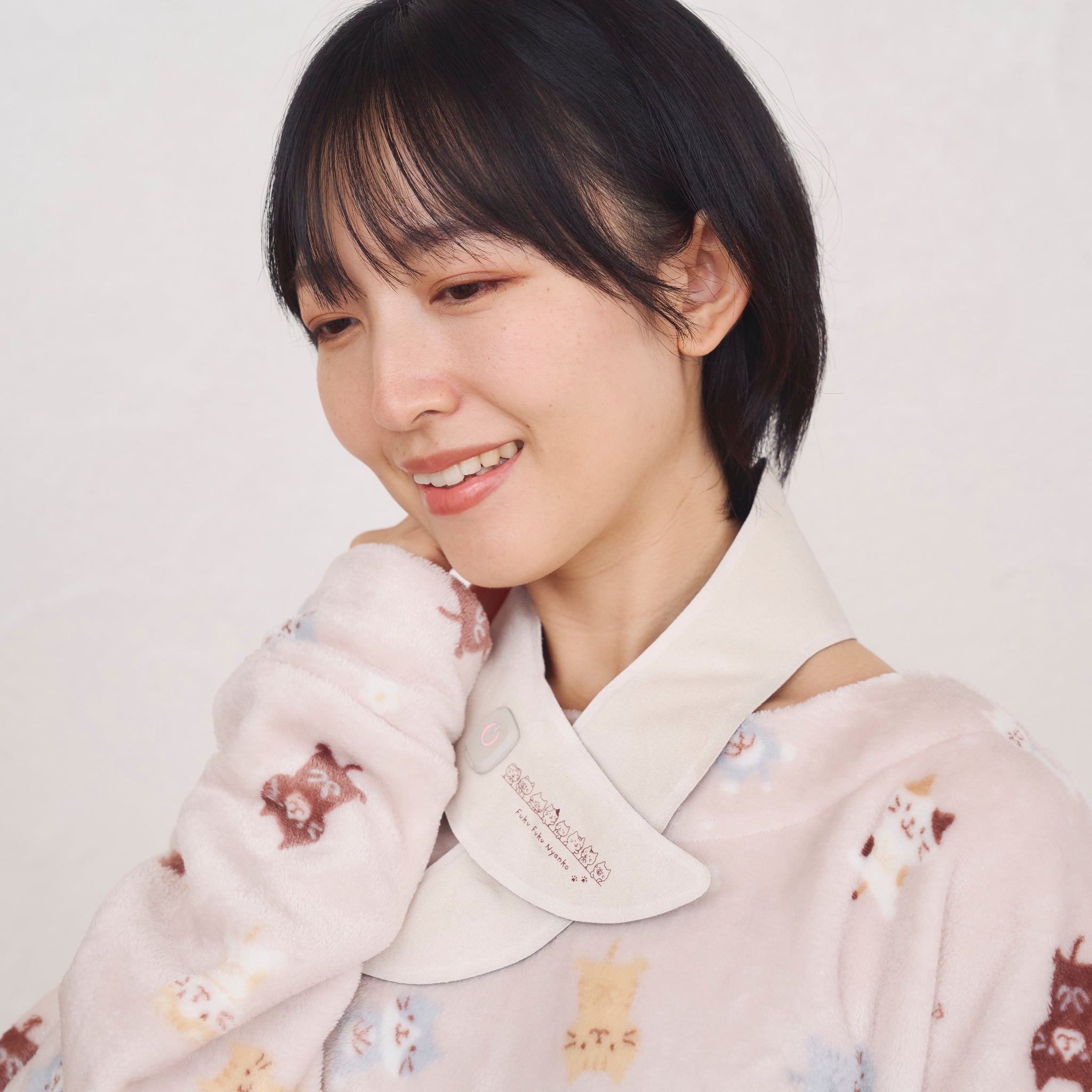 ふくふくにゃんこ充電式あったかスカーフ – HAPiNS online shop