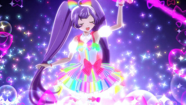 サイリウムチェンジ！」の声でコスプレ衣装が光り輝く！ 音声認識を