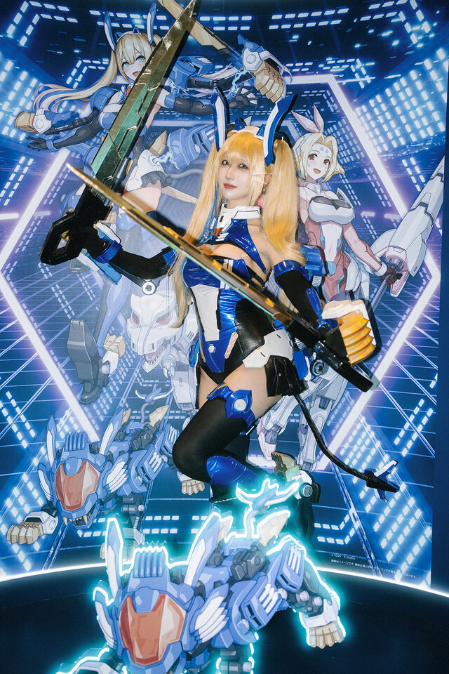 レポ】「メタモルバース」等身大フィギュア！？ピチパツスーツが似合う