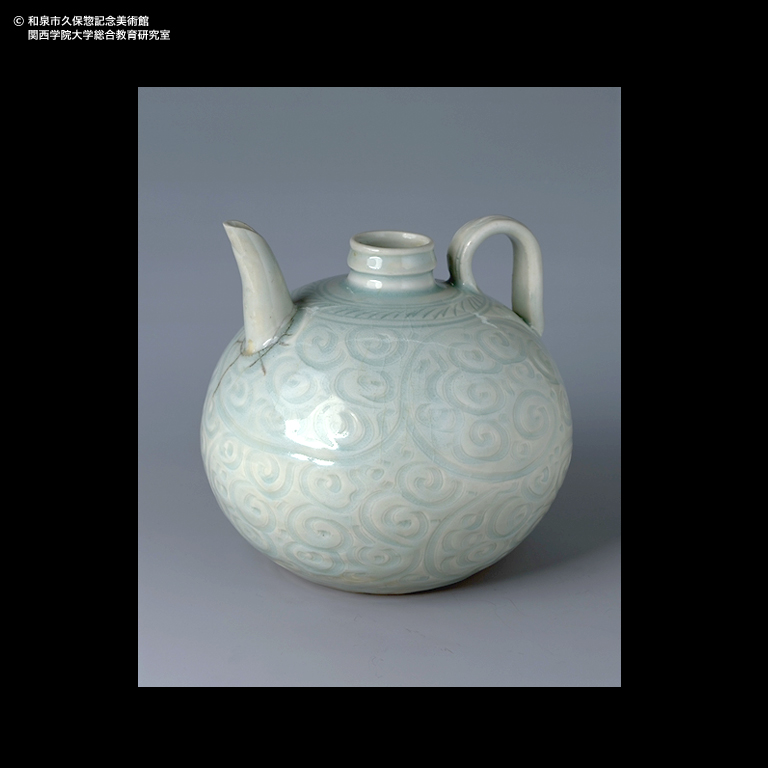 青白磁刻花 唐草文水注｜デジタルミュージアム｜和泉市久保惣記念美術館