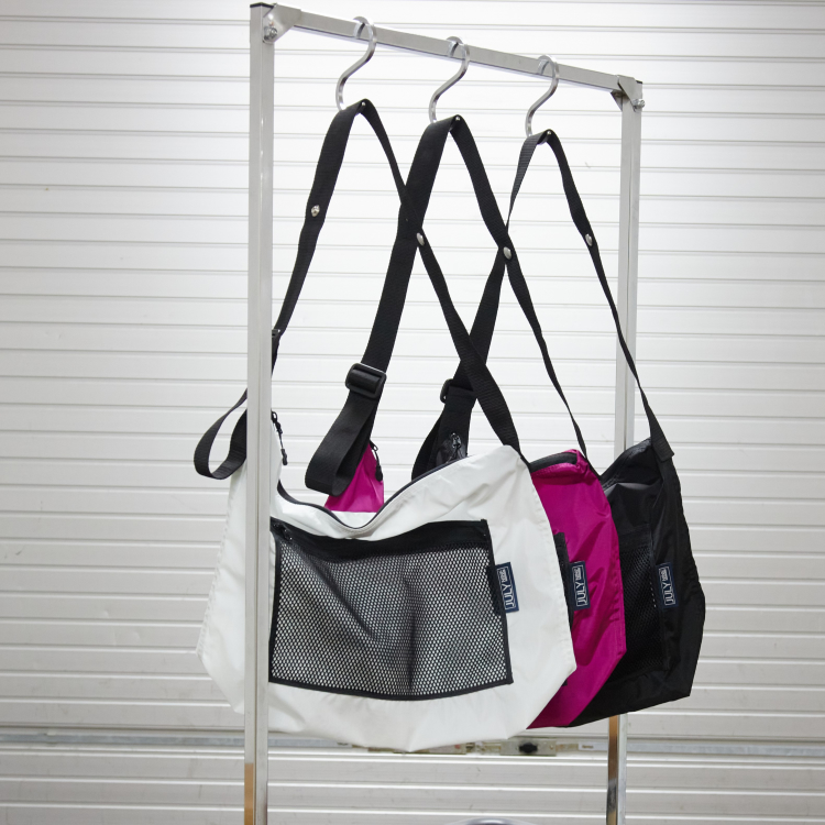 JULY NINE(ジュライナイン)の別注バッグがカラフルな新色で登場