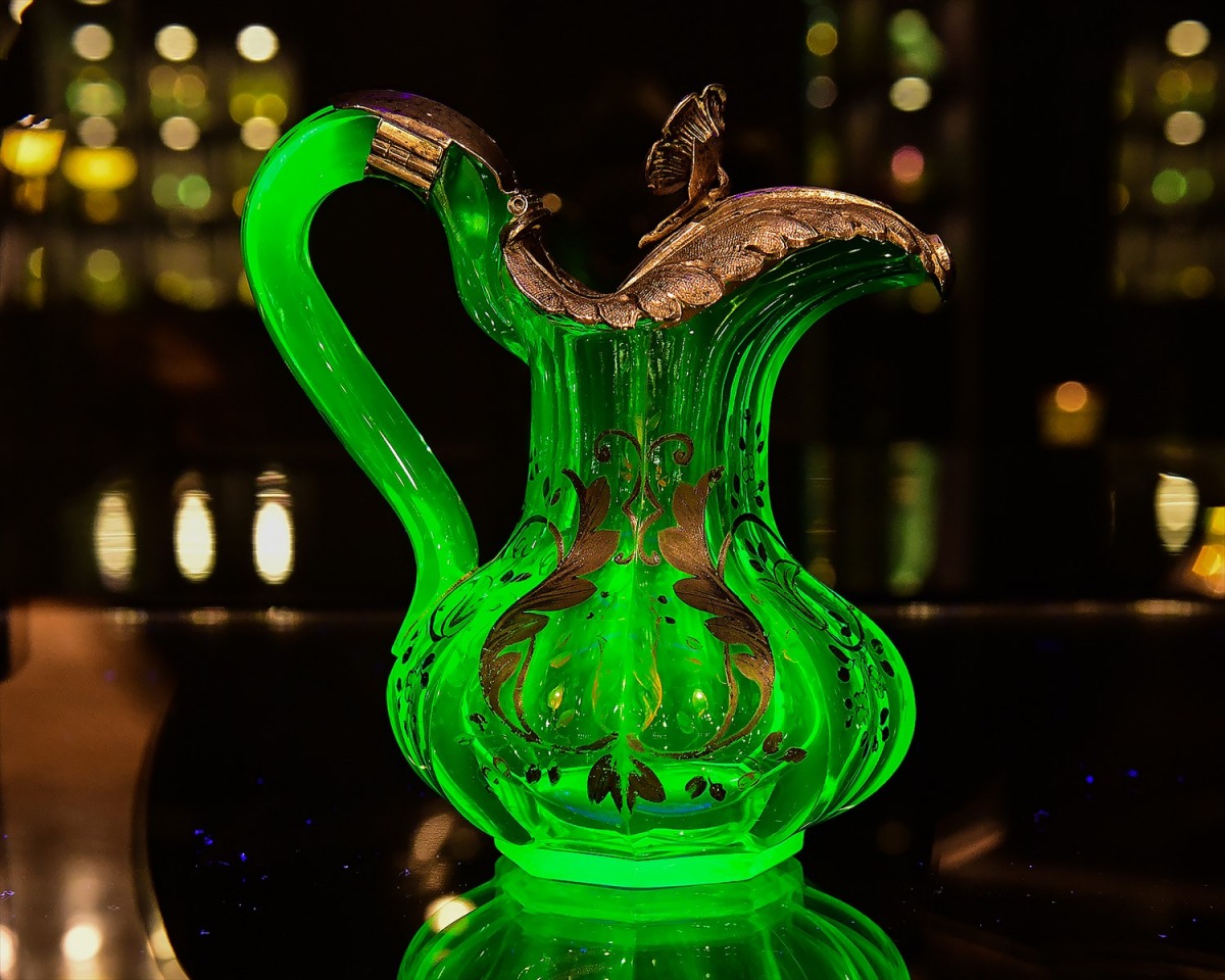 世界で唯一のウランガラス専門の美術館「妖精の森ガラス美術館」の魅力