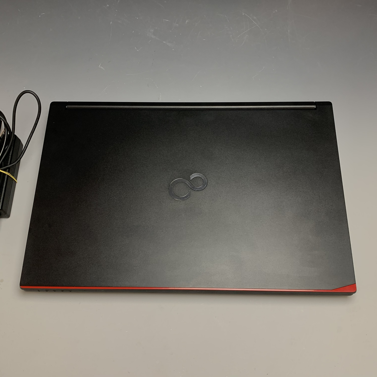 新品SSD換装済みでサクサク快適！ 富士通 LIFEBOOK A576/RX Windows10