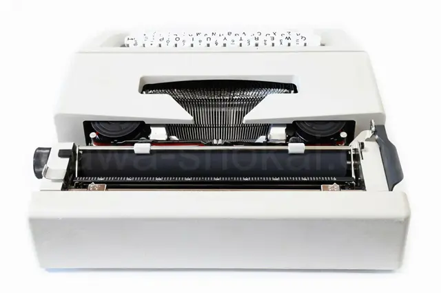 olivetti Lettera25 中古タイプライター｜タイプライター専門店の尾河商会