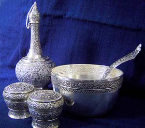 ラオス ルアンパバン / 王家御用達であった銀細工ショップ「シルバー