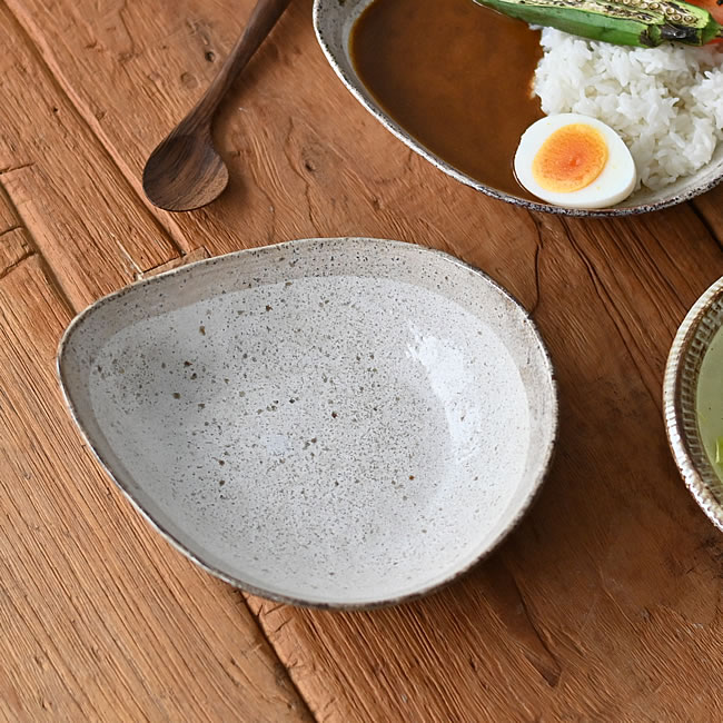 渕灰粉引 雫型深皿 | ゼネラルストア オルネ