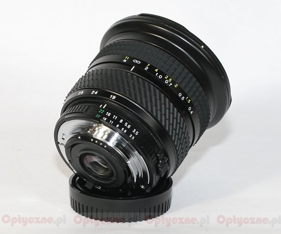 Tokina AF 193 19-35 mm f/3.5-4.5 review - Build quality - LensTip.com