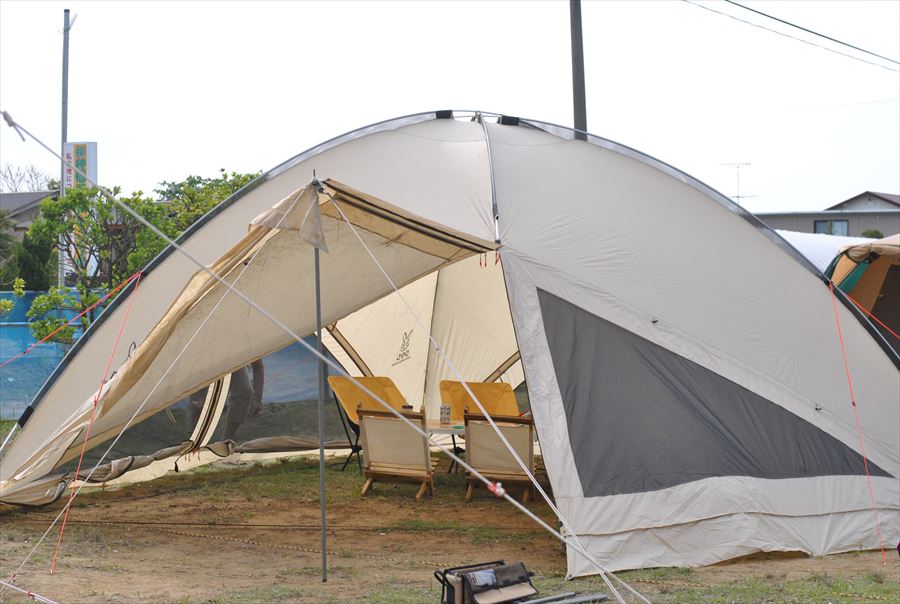 ドッペルギャンガーアウトドアの約11畳の大型スクリーンタープテント