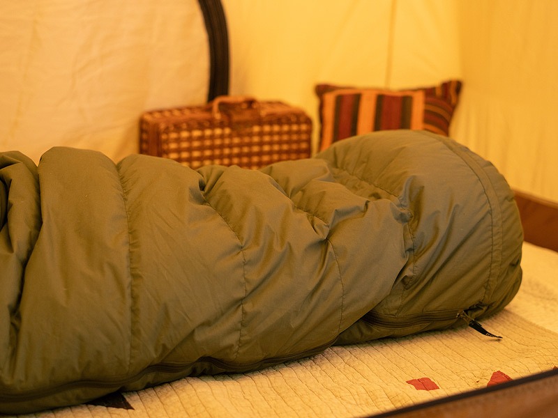 DOD史上最高の寝心地と暖かさ”のダウン寝袋！底冷え対策しっかりの