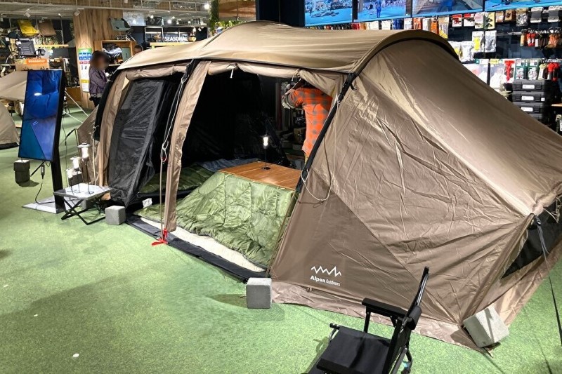 冬キャンプの“憧れスタイル”を簡単に！アルペン新製品「こたつユニット