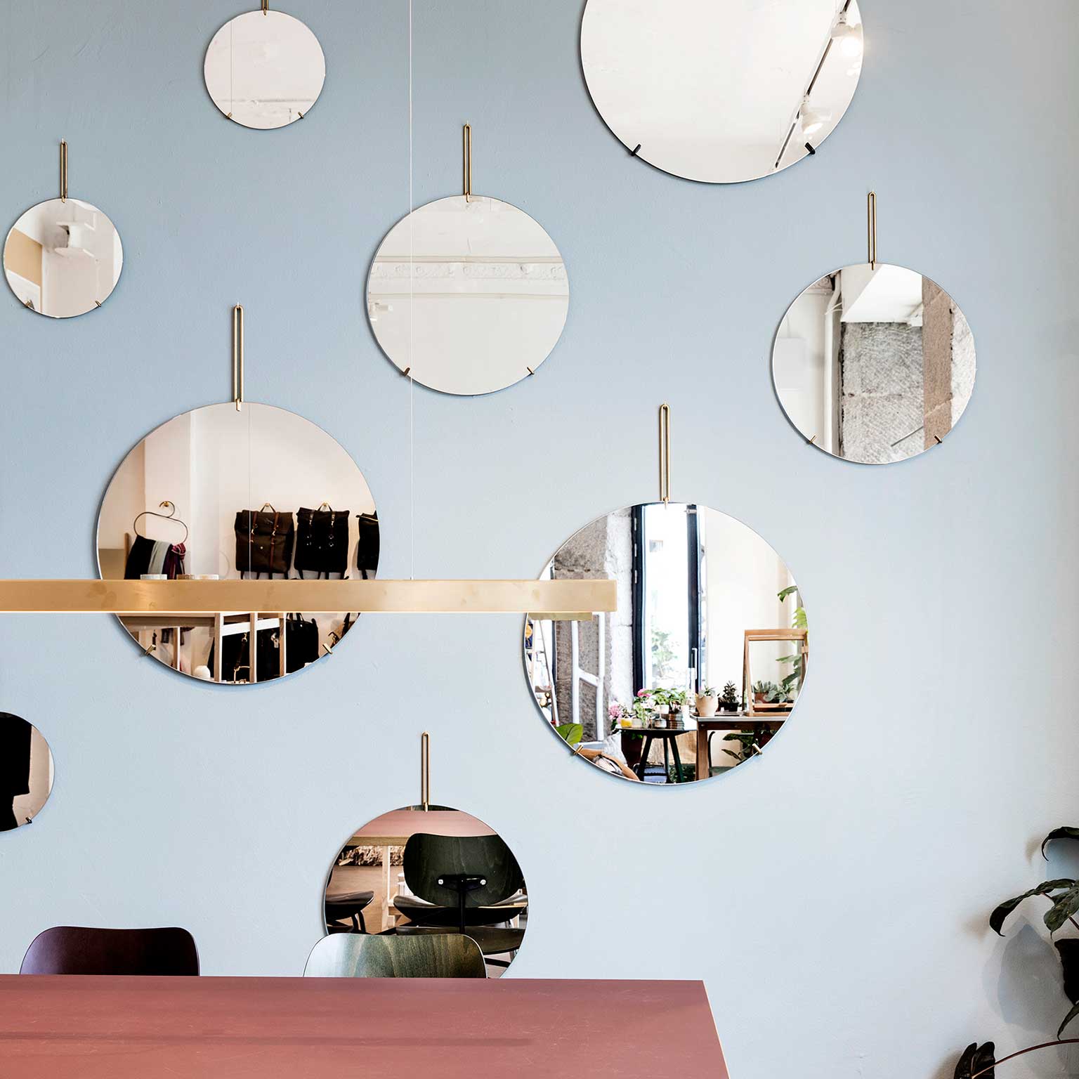 MOEBE（ムーベ）ウォールミラー ブラス | LIVING MOTIF｜家具