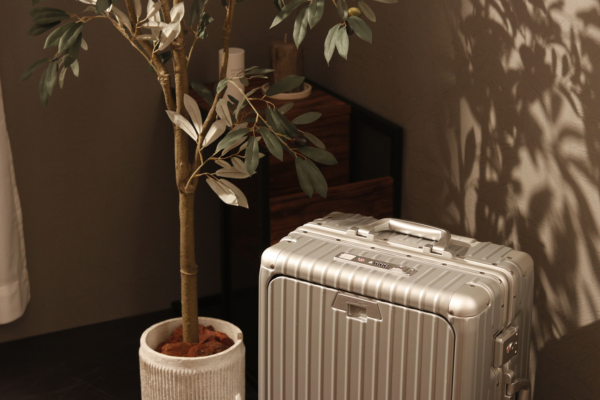 株式会社リベティ/スーツケース