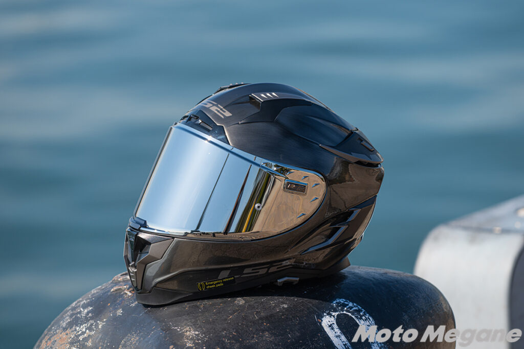 軽さ、デザイン、充実の機能で人気沸騰中のフルフェイスヘルメット