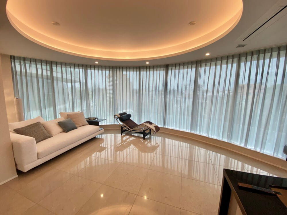 フィスバFISBAのレースでタワーマンションのオーダーカーテン | 東京