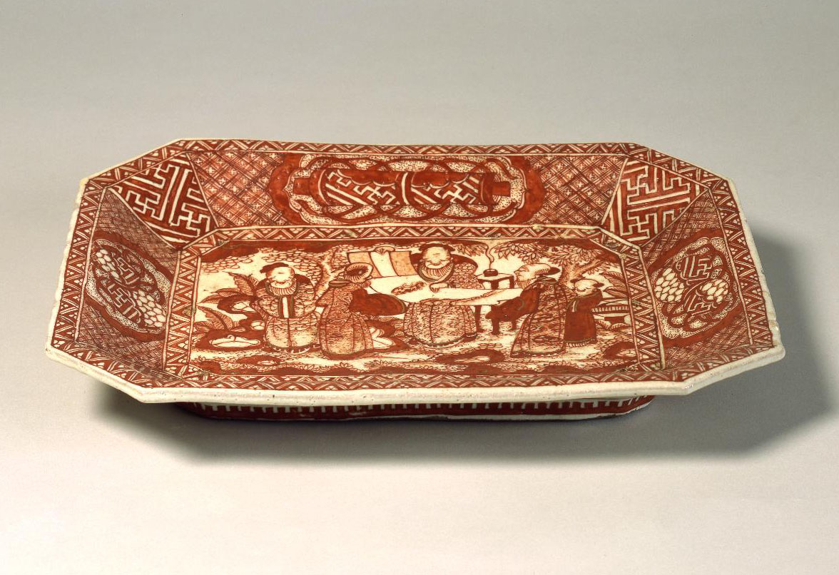 赤絵金彩唐人物図角皿 – 兵庫陶芸美術館 収蔵品データベース