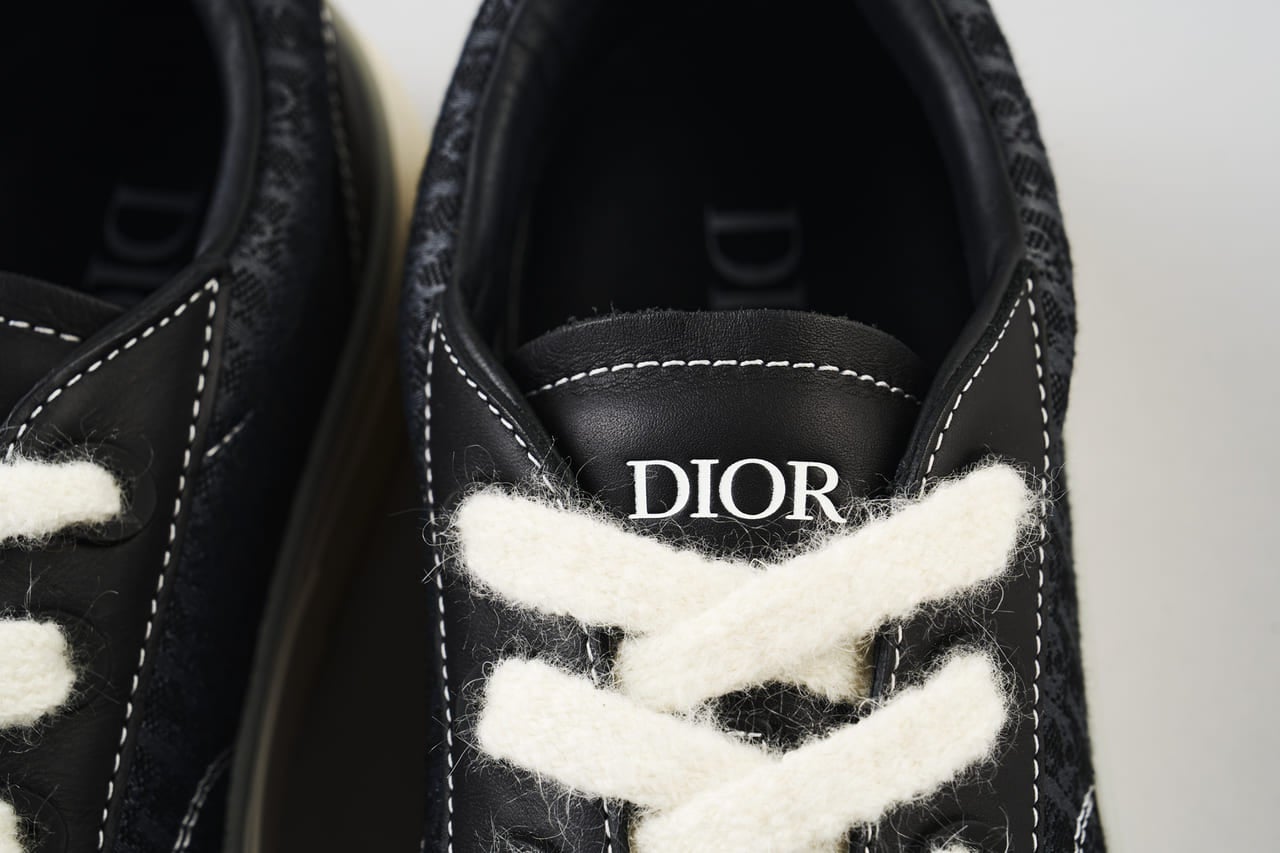 ディオール」で今すぐ買うべき「秋小物」7選。黒レザー小物