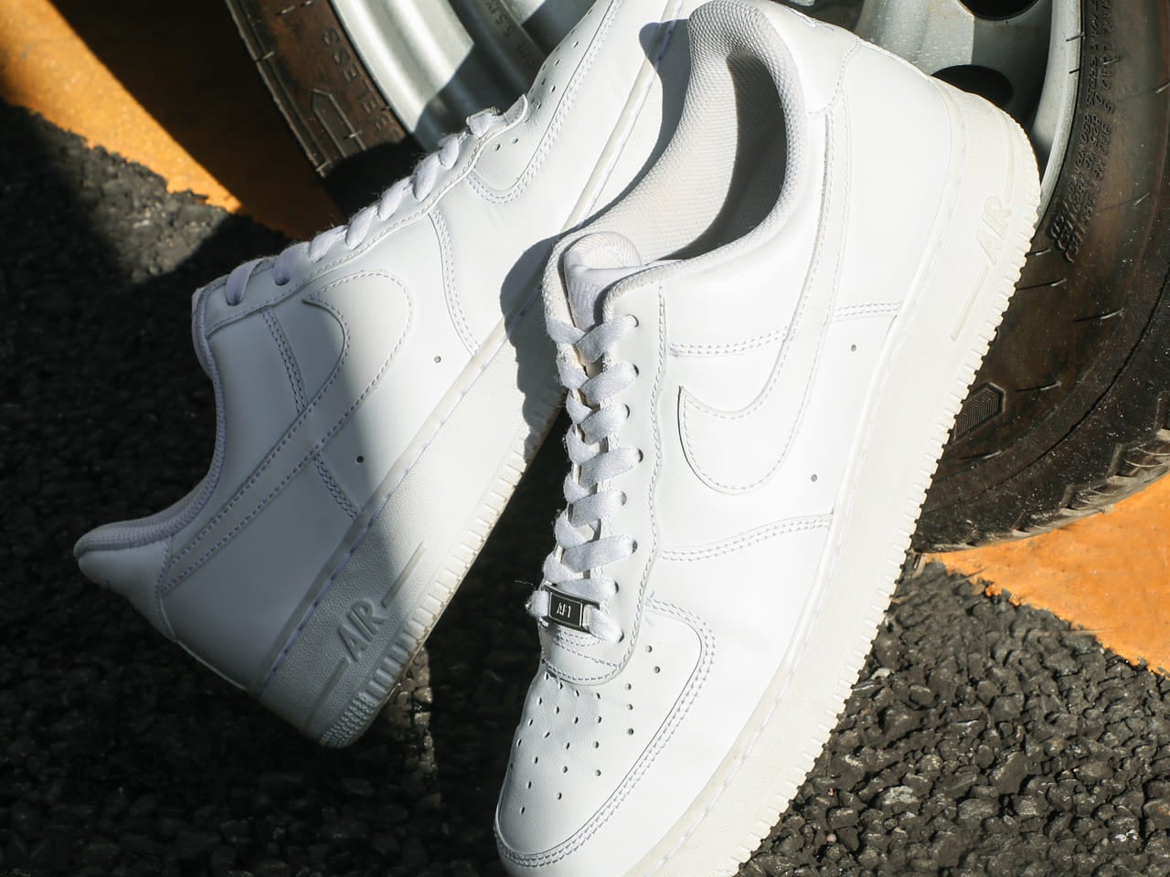 20連発】「エア フォース1」「スタンスミス」の定番からディオール