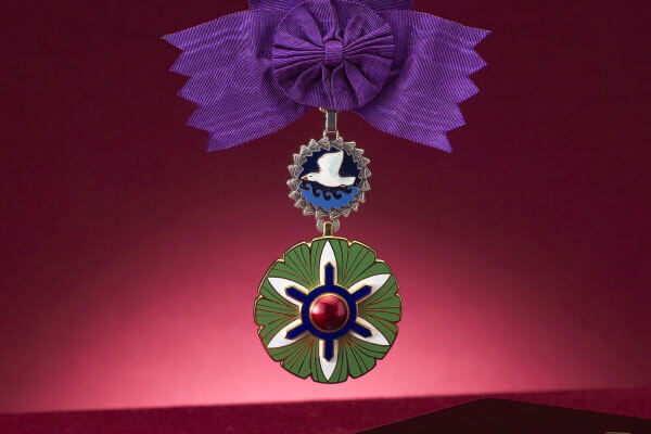 勲章・名誉章 | 松本徽章工業株式会社