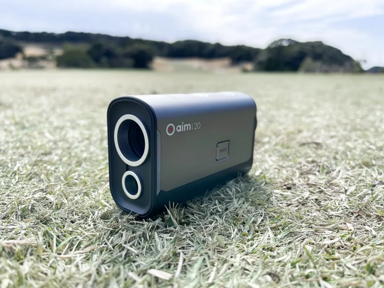 GOLFBUDDY aim L20レビュー】ショット記録まで出来るレーザー距離計