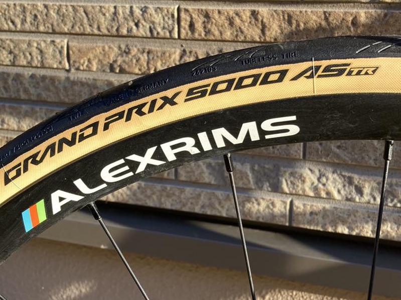 オールシーズン使える万能ハイスペックタイヤ CONTINENTAL GRAND PRIX