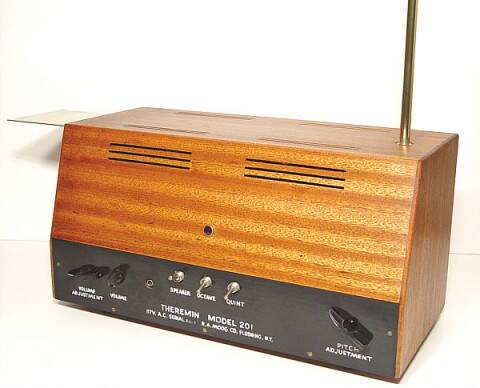 Moog's Legend ~博士の最高傑作minimoog Voyager 生産完了、その軌跡