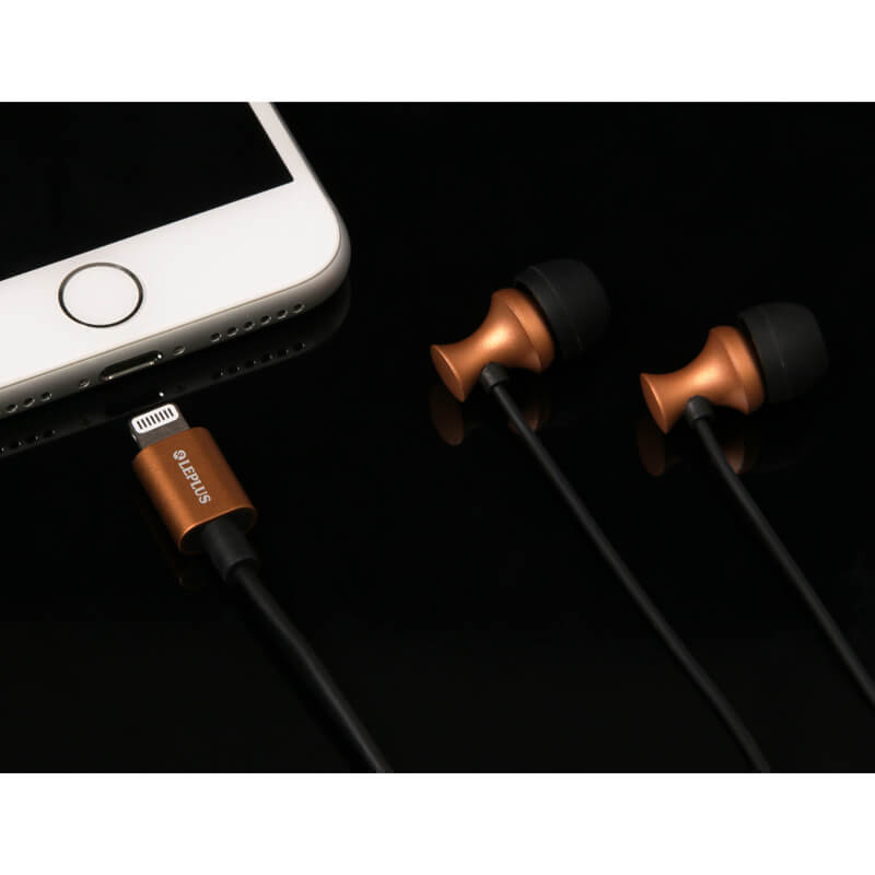 iPhone/iPad/iPod Lightningコネクタ対応イヤフォン(ボリューム/マイク