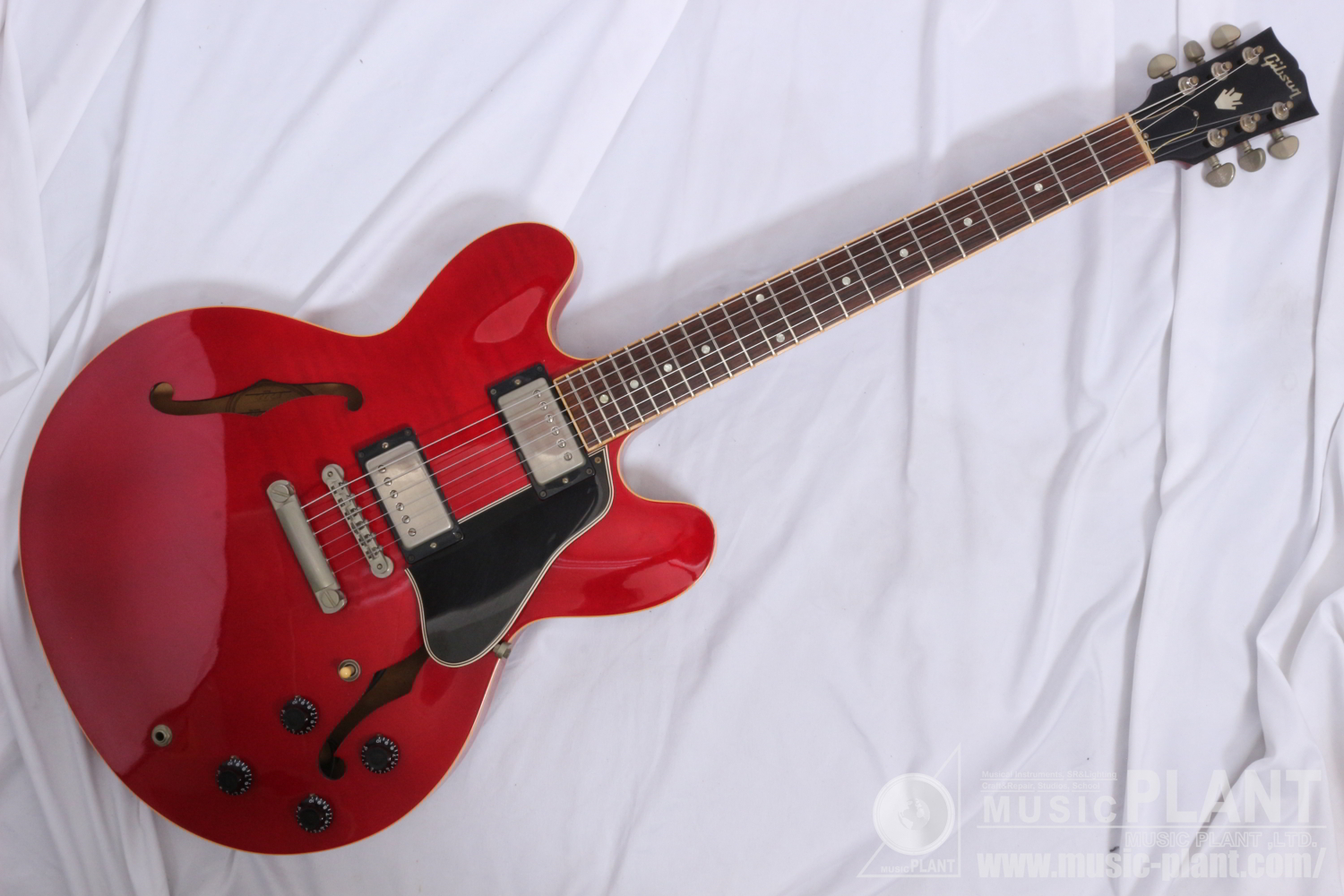 Gibson セミアコES-335 2001年製中古()売却済みです。あしからずご了承