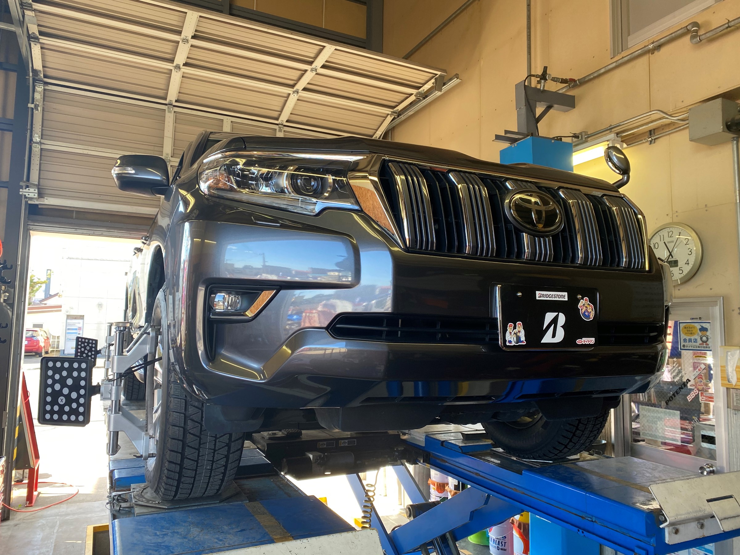 プラド150さんにSUV専用スタッドレスタイヤ「ブリザックDM-V3