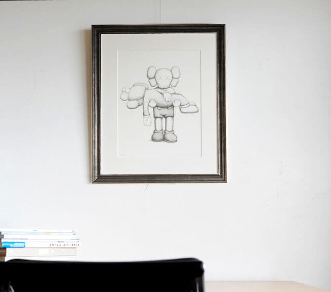 KAWSの750点限定】直筆サイン入り、シルクスクリーンプリントとアート