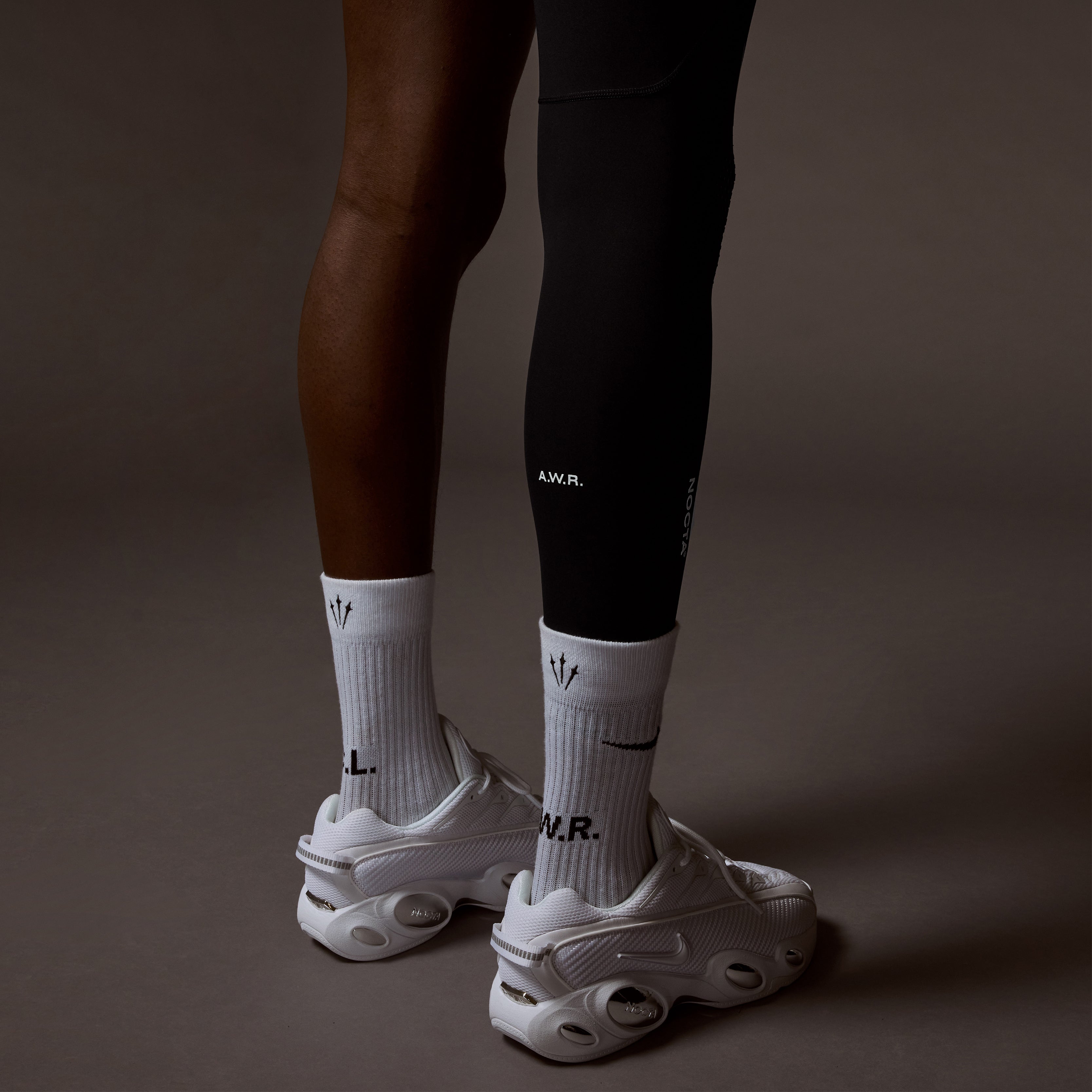 Black (Right) Single Leg Tights in Black | NOCTA