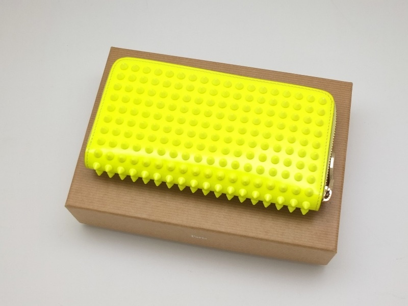 クリスチャンルブタン ラウンドファスナー財布 蛍光イエロー – 丹羽