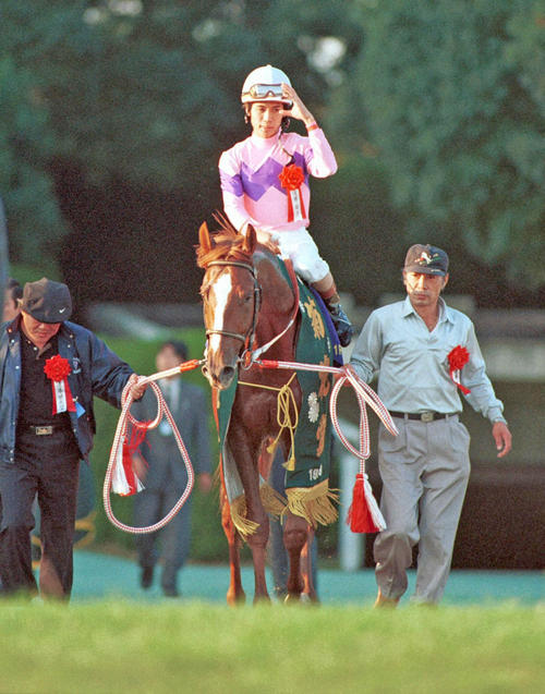 G1復刻】ナリタトップロード3強の証明 早仕掛けで皐月、ダービーの