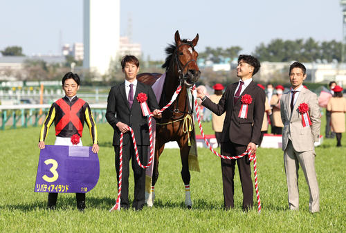 桜花賞】リバティアイランド大外一気の豪脚で桜の女王 阪神JFに続いて