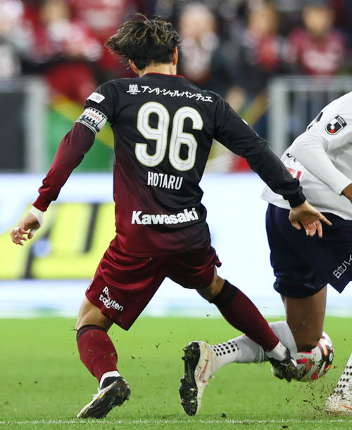 神戸】山口蛍が愛犬クロを抱っこして入場 今季から背番号96に変更