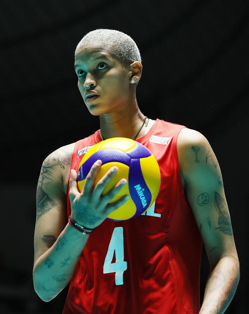 バレー】トルコのバルガスが「えぐ」仰天サーブ連発！身長194センチ