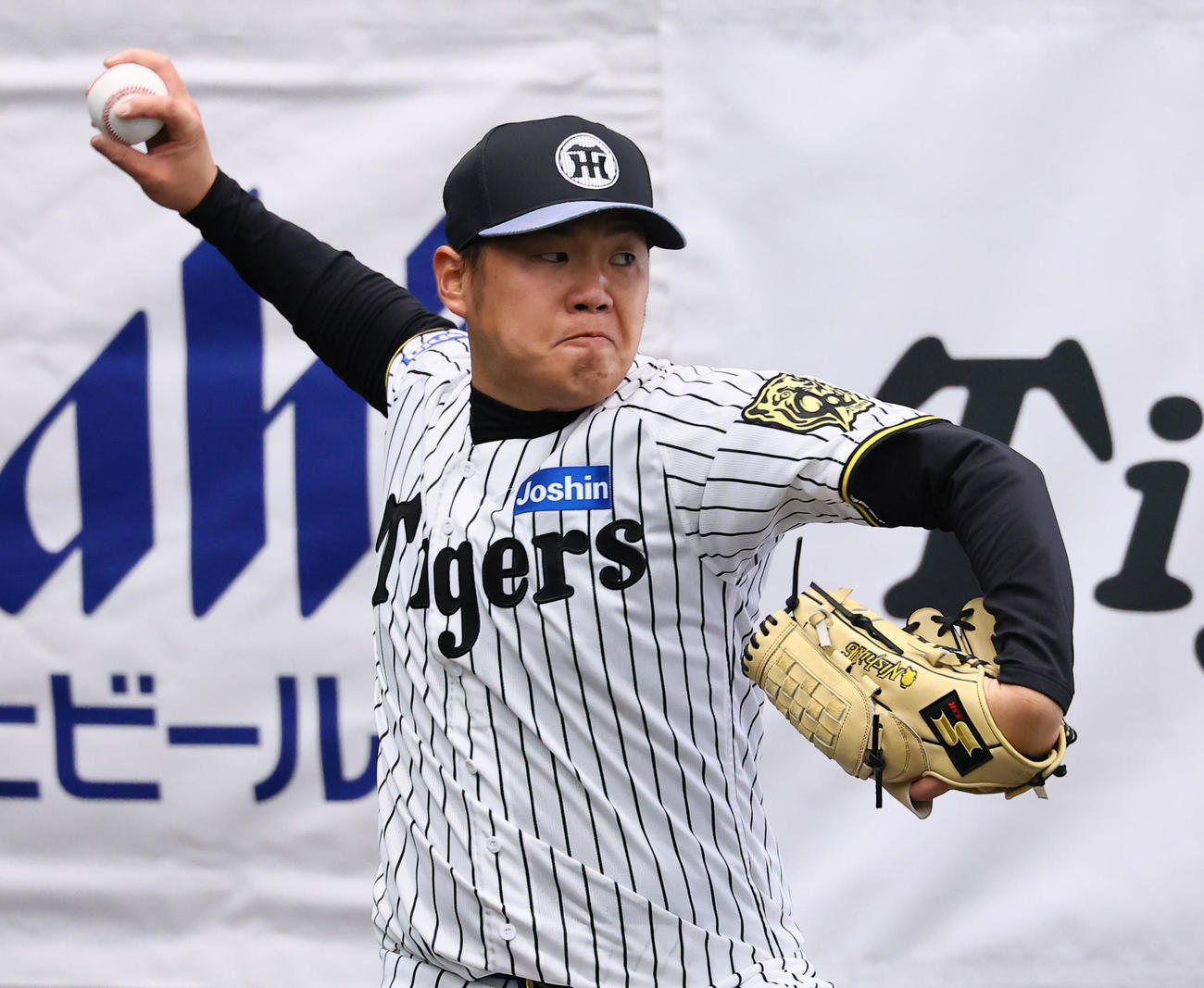 阪神】西勇輝の1センチ！プロ生活で初グラブのモデルチェンジの理由