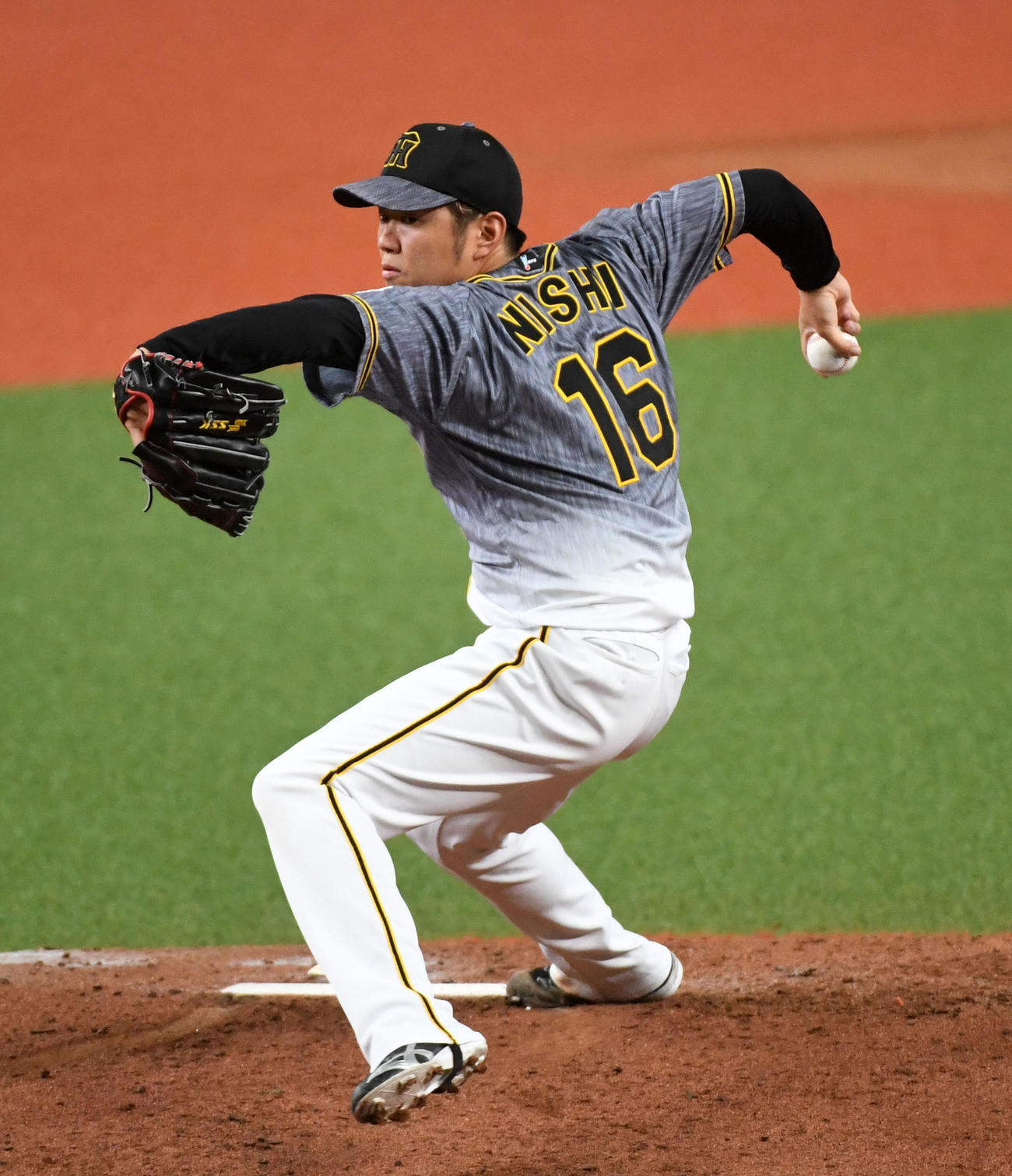 阪神西勇輝の新兵器完成 “世界に1つ”のスパイク - プロ野球 : 日刊