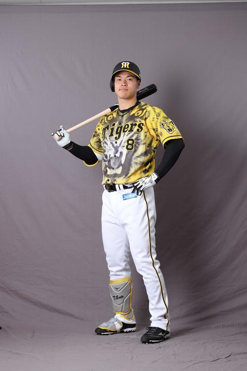 阪神背番号8佐藤輝明ユニ注文殺到、2位に10倍差 - プロ野球写真
