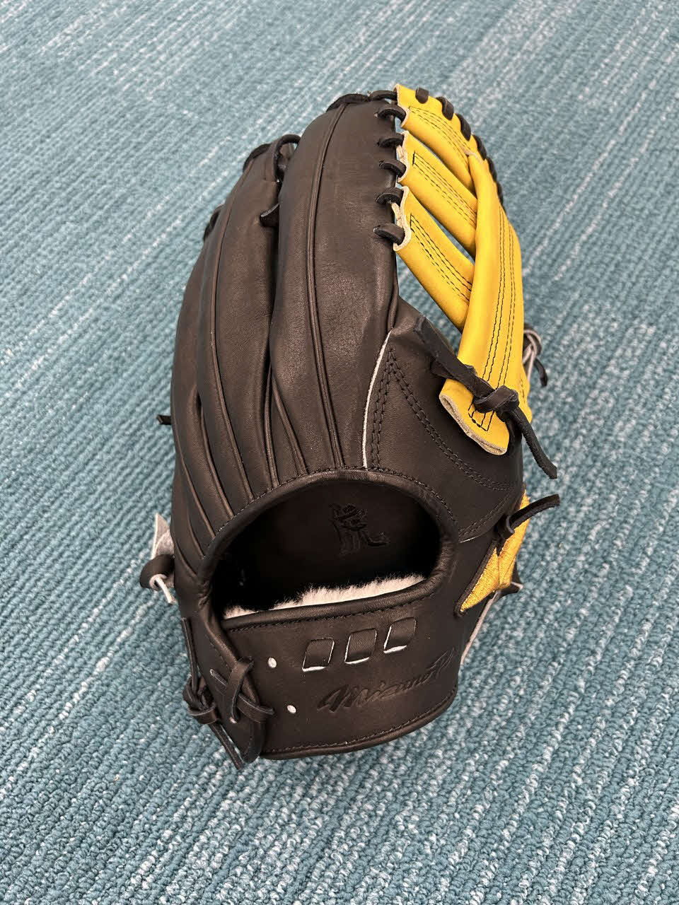 阪神】1位森下翔太グラブに「猛虎愛」注ぎ込みプロ1年目へ 手のひら