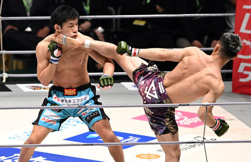 RIZIN】フェザー級王者牛久絢太郎が初防衛、初代王者斎藤裕を判定で