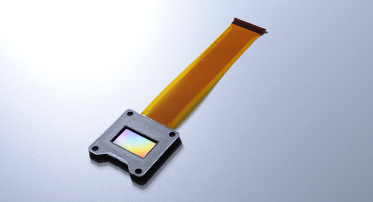 HMZ-T1 特長 : 圧倒的な映像美 | ヘッドマウントディスプレイ