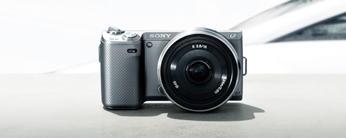 NEX-5N 特長 : 極限まで小さく、軽く | デジタル一眼カメラα（アルファ
