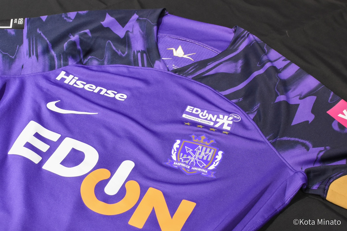 広島、新スタジアムで着用の新ユニフォーム発表…アウェイは“折り鶴ユニ